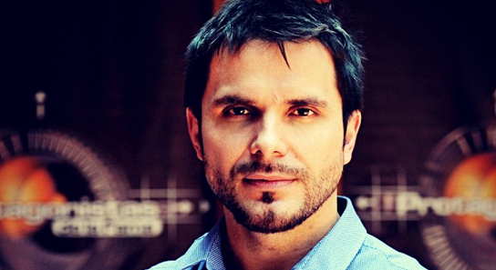 Álvaro Ballero se suma a nueva tendencia y muestra su “cuerpo de papi”