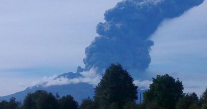 Preocupación en Cochamó por posible contaminación de agua potable con ceniza volcánica