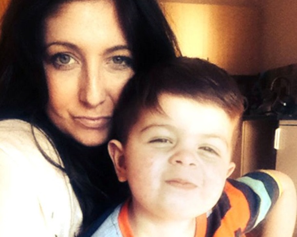 Madre inglesa recibió brutal paliza por negarse a salir con obsesivo pretendiente