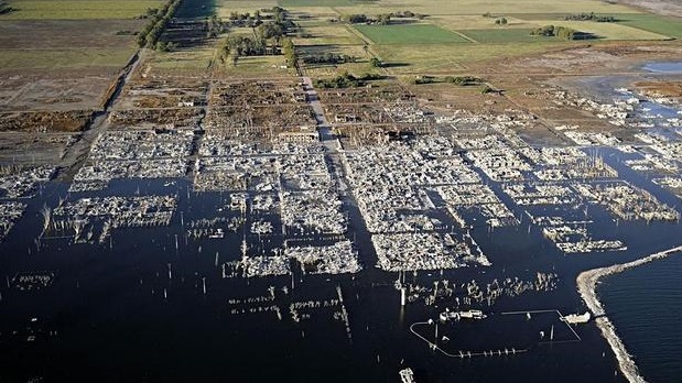 La enigmática ciudad fantasma que emerge desde lo profundo de un lago en Argentina