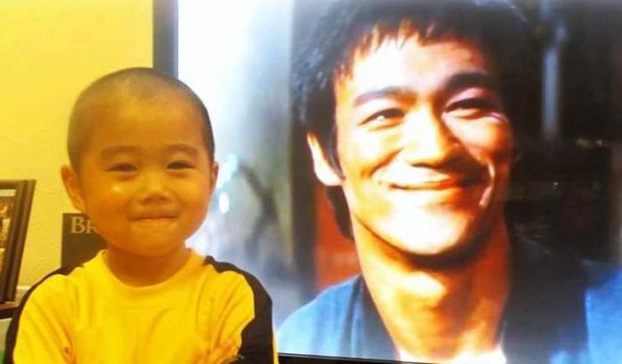 Niño de 5 años es famoso por realizar perfecta imitación de Bruce Lee