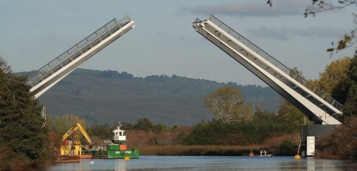 Empresa a cargo de diseñar el puente Cau Cau no habría sido experta en la materia