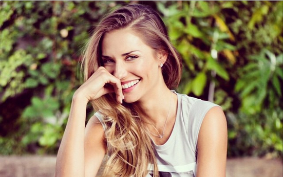 ¡Se arriesgó! Carola de Moras estrena nuevo look en 