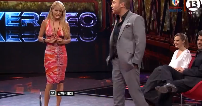 “Vértigo”: Cecilia Bolocco deslumbra con escotado vestido en su segunda semana