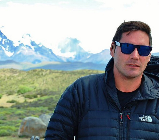 Francisco Saavedra sorprende compartiendo inédita y nostálgica foto de su niñez