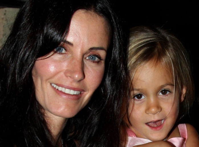 ¿Recuerdas a la tierna hija de la actriz Courteney Cox?: Creció y así se ve