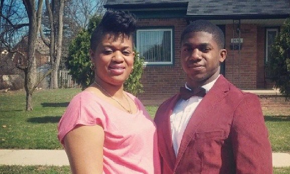 La tierna razón por la que joven 'gringo' invitó a su madre a la graduación