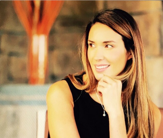 El escotado traje que usó Vanesa Borghi en el Santiago Fashion Week