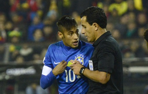 ¿Expulsión gratuita? Neymar asegura que no insultó a Enrique Osses