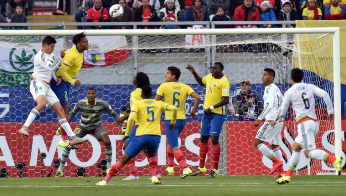 Chile clasifica a cuartos gracias a triunfo ecuatoriano sobre México