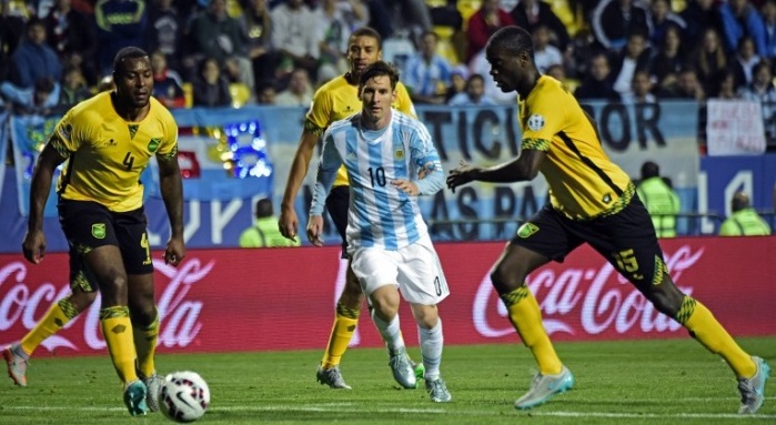 Argentina clasifica primero en su grupo tras derrotar a Jamaica 1 a 0