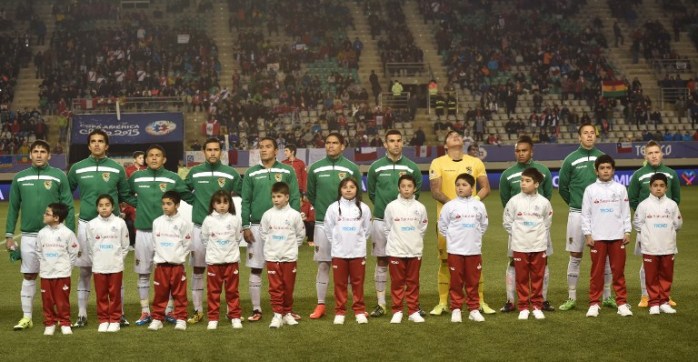 ¿Respeto? Compatriotas cantaron himno chileno mientras sonaba el boliviano