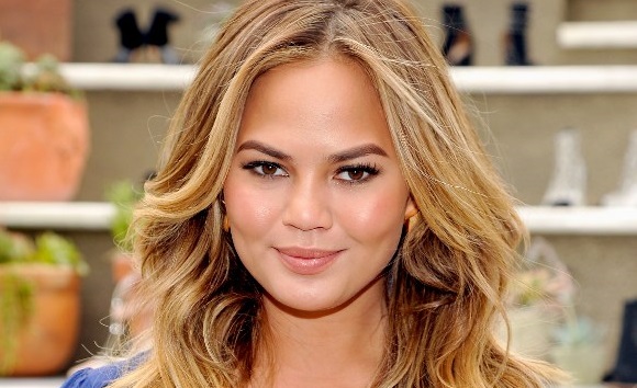 Instagram borró el sensual topless de modelo 'gringa': Así contestó su mamá