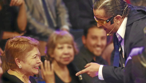 La señora del público que Yerko Puchento molesta en Vértigo: Es su mamá