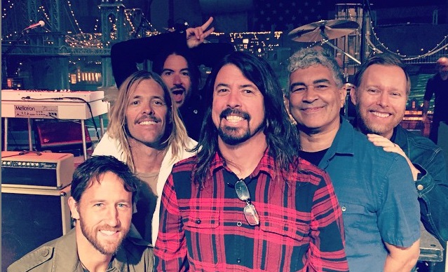 Radiografía muestra la impactante lesión que sufrió líder de Foo Fighters