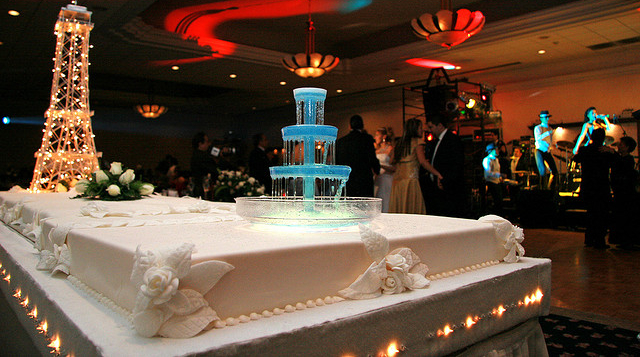 Insólito: Subastarán trozos de torta de viejas bodas reales de Gran Bretaña