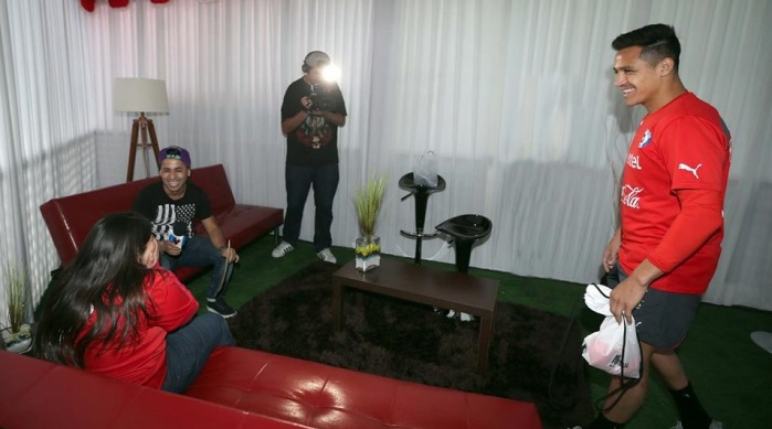 El regalado reencuentro entre Alexis y la fanática del celular malo