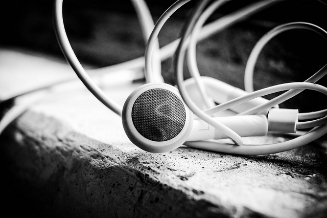 Conoce el secreto para que tus audífonos nunca más se te enreden