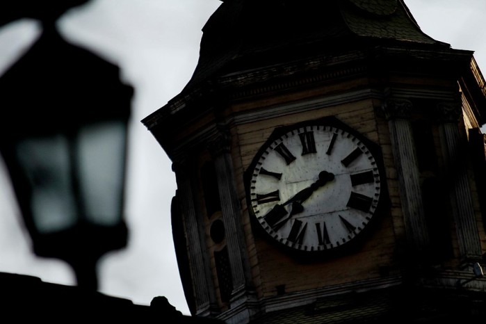 Ministro de Energía descartó volver a cambio de horario: No se produce ningún ahorro