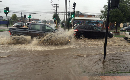 Las impactantes fotos del colapso de calles en Temuco tras intensas lluvias
