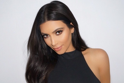 Kim Kardashian mostró su “guatita” de embarazada con este criticado vestido