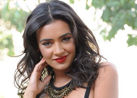 Dominique Gallego comparte tierna “selfie” con 7 meses de embarazo: Así luce hoy