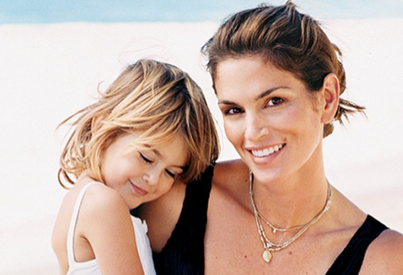 ¿Recuerdas a la hija de Cindy Crawford?: Ahora tiene 13 y parece su gemela