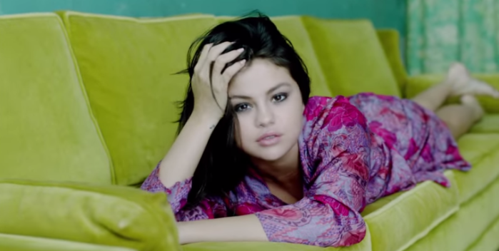 Selena Gomez arrasa con sensual escena en la ducha en su nuevo videoclip