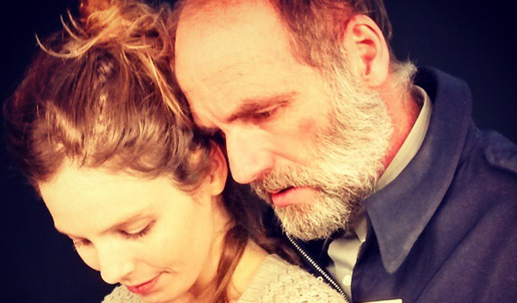 La tierna foto que Bastián Bodenhöfer repitió con su hija 20 años después