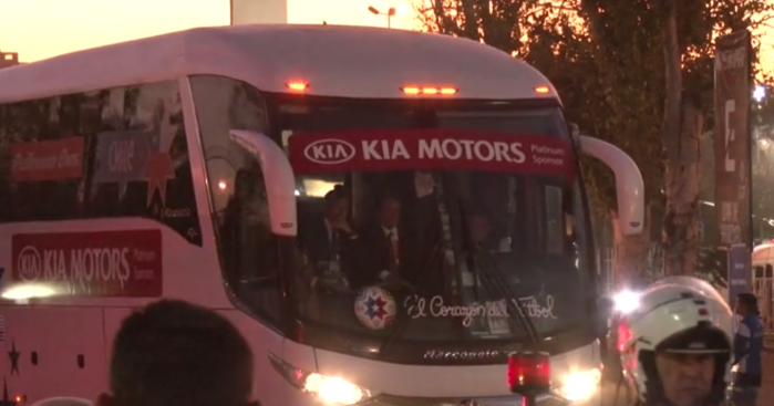 Filtran video de la desenfrenada celebración de La Roja en el bus oficial