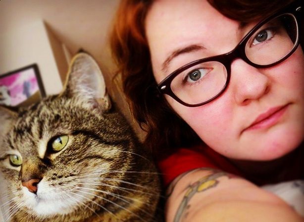 Difunden cruda foto del momento exacto en que leona mató a editora de 