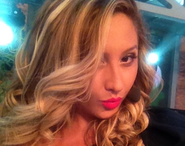 El look con el que “Luli” arrasó en Morandé con Compañía: Parodió a “The Voice”