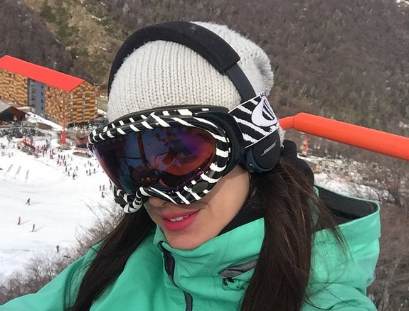 ¡Se maneja! Adriana Barrientos comparte video donde demuestra que es seca en snowboard