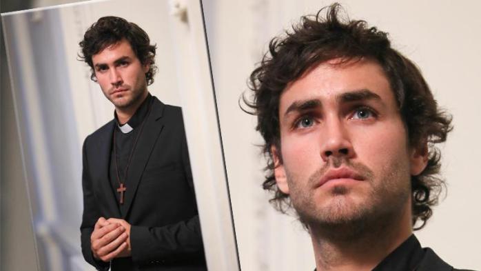 Actor Matías Assler arriesga demanda por no asistir a evento discotequero