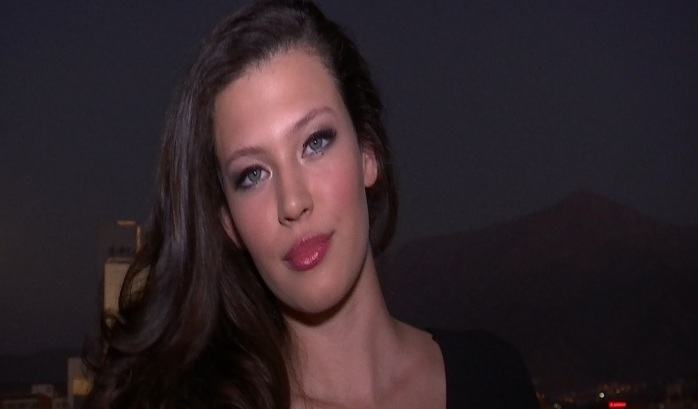 Michelle Carvalho enojada por preguntas que le hizo Julio César Rodríguez