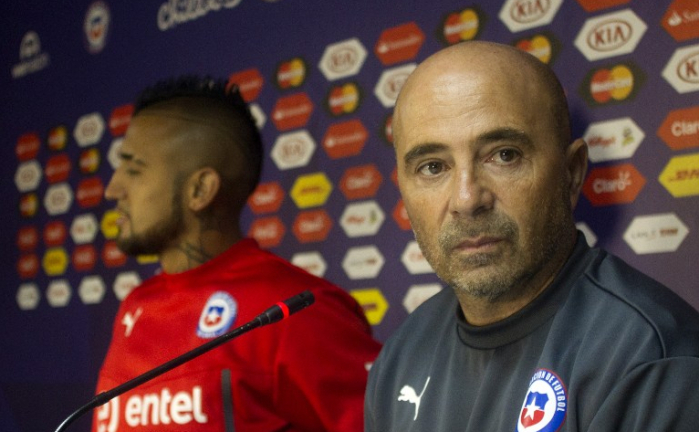 Las acaloradas fotos de Sampaoli y Vidal que la rompieron en la web