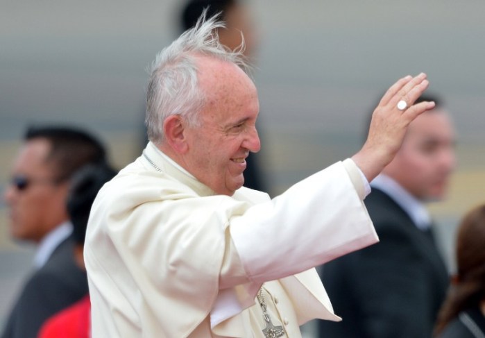 Tras paso por Ecuador: El papa Francisco aterriza en Bolivia