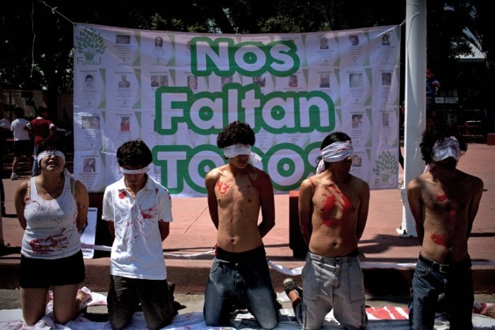 Padres de los 43 estudiantes desaparecidos en México piden reanudar la búsqueda