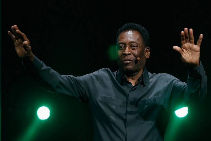 Pelé fue dado de alta tras someterse a una operación de columna en Sao Paulo