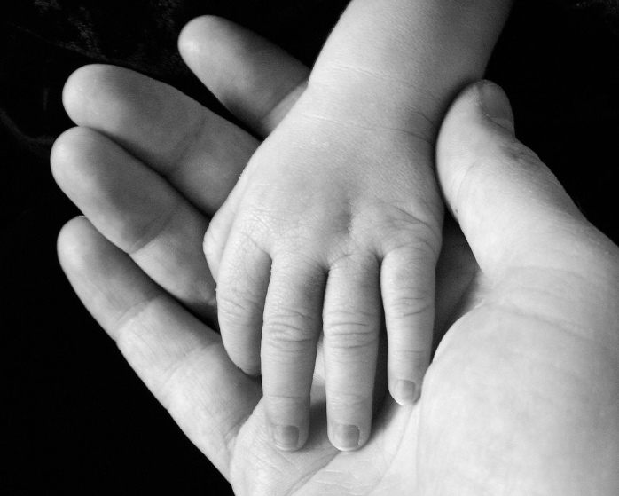 Mujer australiana abusó de niño de 12 años y dio a luz su bebé: Fue encarcelada