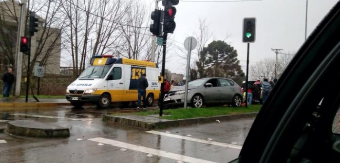 Mujer murió en colisión múltiple entre 4 autos y una micro en Chiguayante