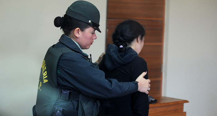 Piden 7 años de cárcel para mamá de niña que cayó de piso 8 mientras compraba