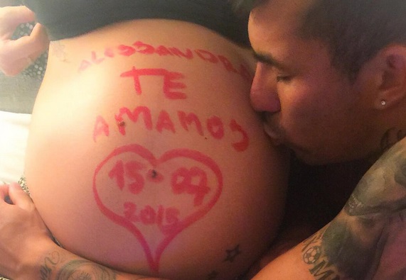 ¡Hermosa y “cancherita”! El risueño guiño de la hija recién nacida de Gary