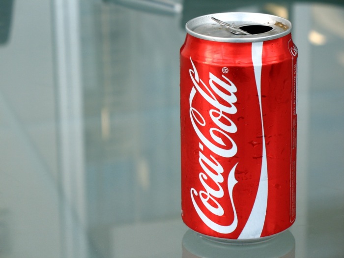 Esto le pasa a tu cuerpo tras beber una lata de Coca-Cola normal