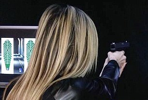 Exuberante conejita Playboy es acusada de 5 asesinatos y millonarios robos en Bosnia