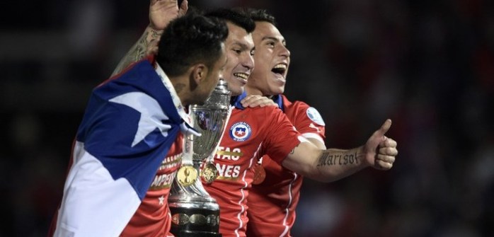 Gary Medel y Claudio Bravo arrasan con fotos de sus merecidas vacaciones