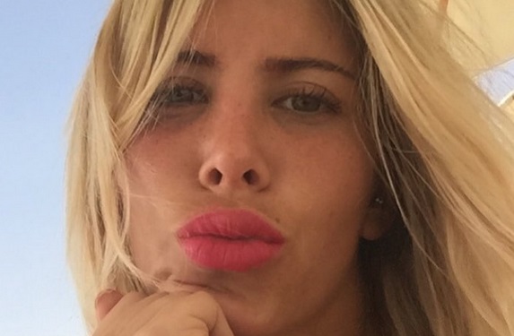 Coté López encendió Instagram con playeras imágenes posando en angelical bikini blanco