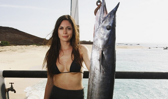 La ardiente y tonificada pescadora que es sensación en Instagram con sus fotos