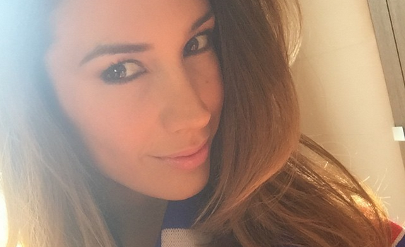 Vane Borghi comparte elegante sesión fotográfica sin ropa interior para SML