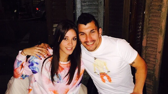 ¡Ya nació!: Gary Medel presentó a su pequeña bebé con esta bella imagen
